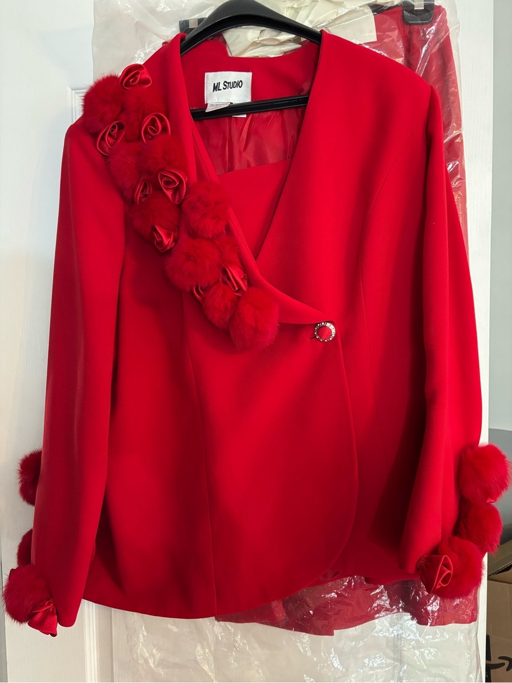 MILANO STUDIO Red Real Fur-Trim Decorative Collar and Sleeves Skirt Suit Size 20